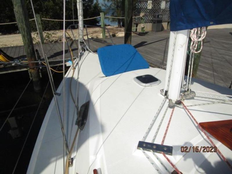 28' Catalina foredeck1