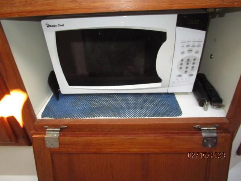 28' Catalina microwave oven