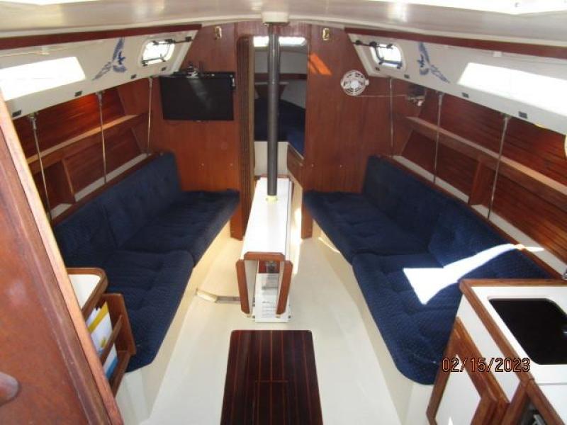 28' Catalina salon forward