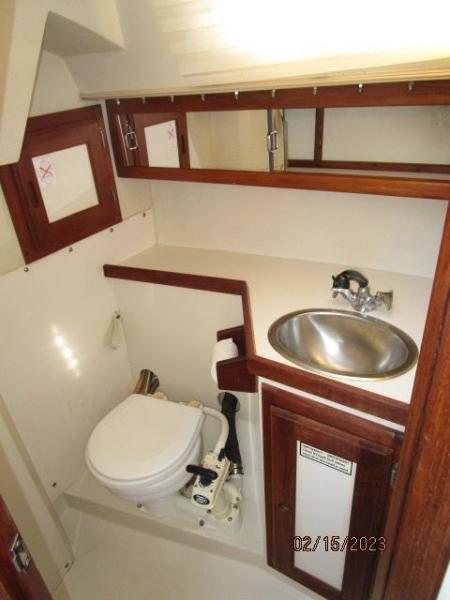 28' Catalina head