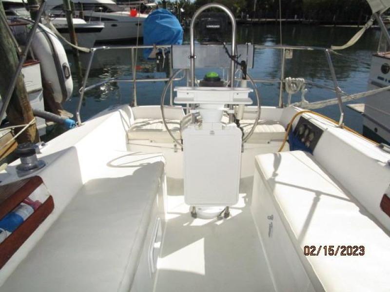 28' Catalina cockpit aft