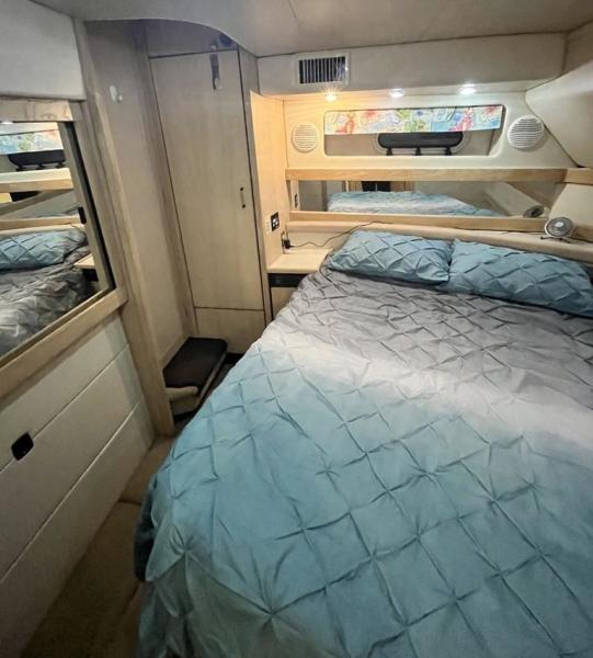 1999 Bayliner 4087