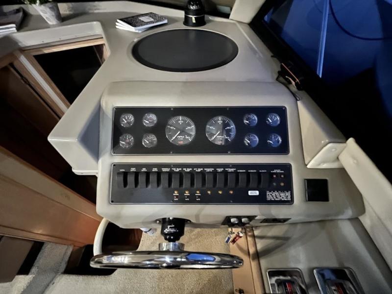 1999 Bayliner 4087