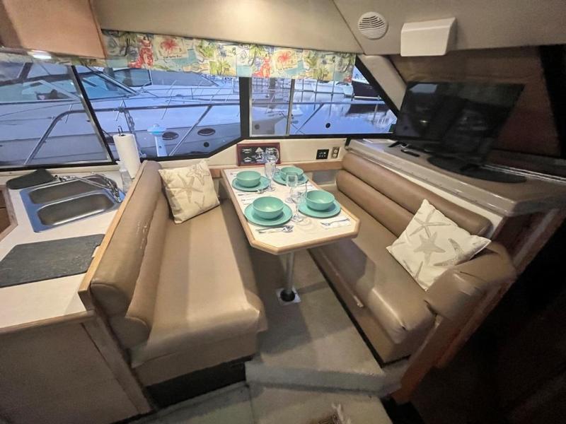 1999 Bayliner 4087