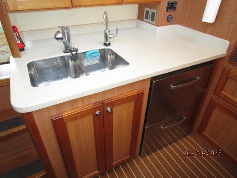43' Mainship galley4