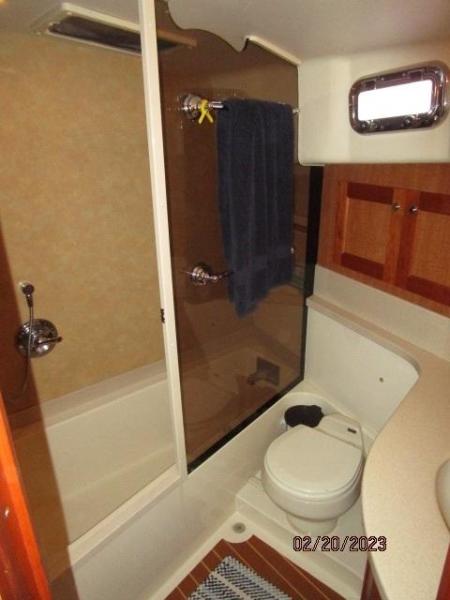 43' Mainship head