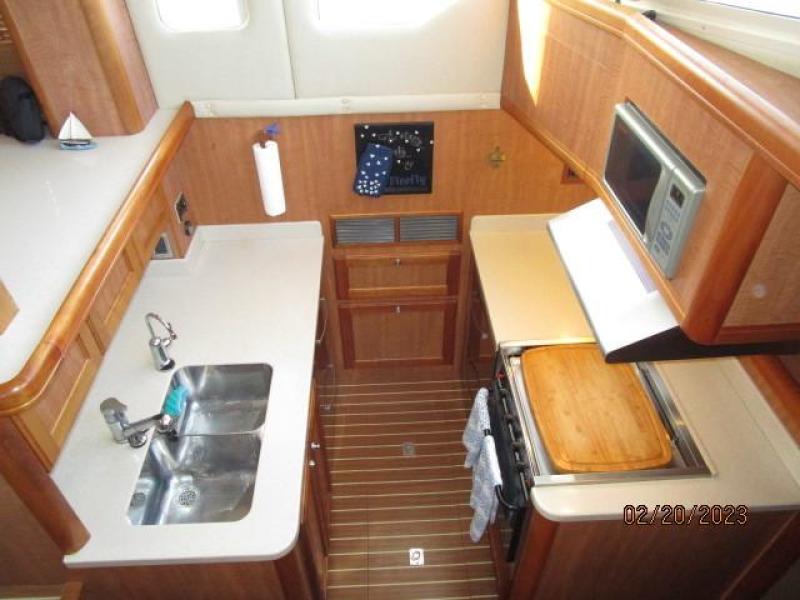 43' Mainship galley2