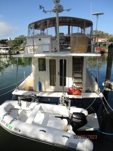 43' Mainship aft profile