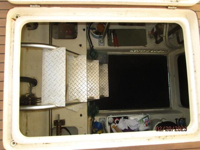43' Mainship engine room access