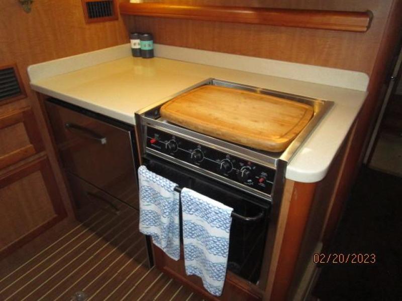 43' Mainship galley5