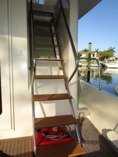 43' Mainship aftdeck-flybridge stairs