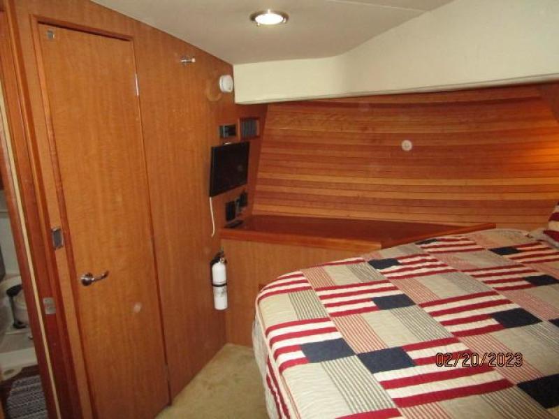 43' Mainship master stateroom port