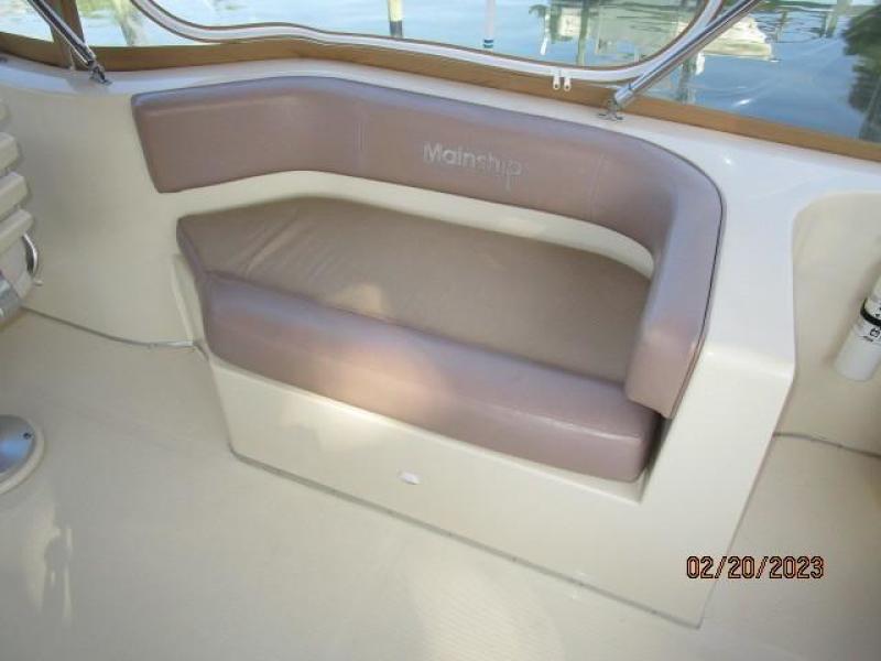 43' Mainship flybridge starboard seating