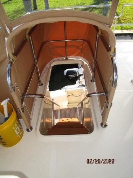 43' Mainship flybridge-aftdeck stairs