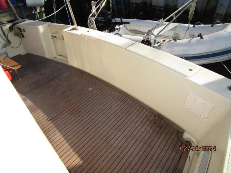 43' Mainship aftdeck1