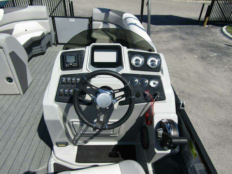 25ft SunChaser Yacht For Sale