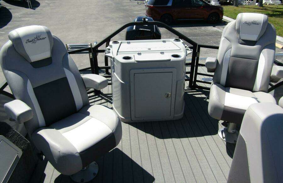 25ft SunChaser Yacht For Sale