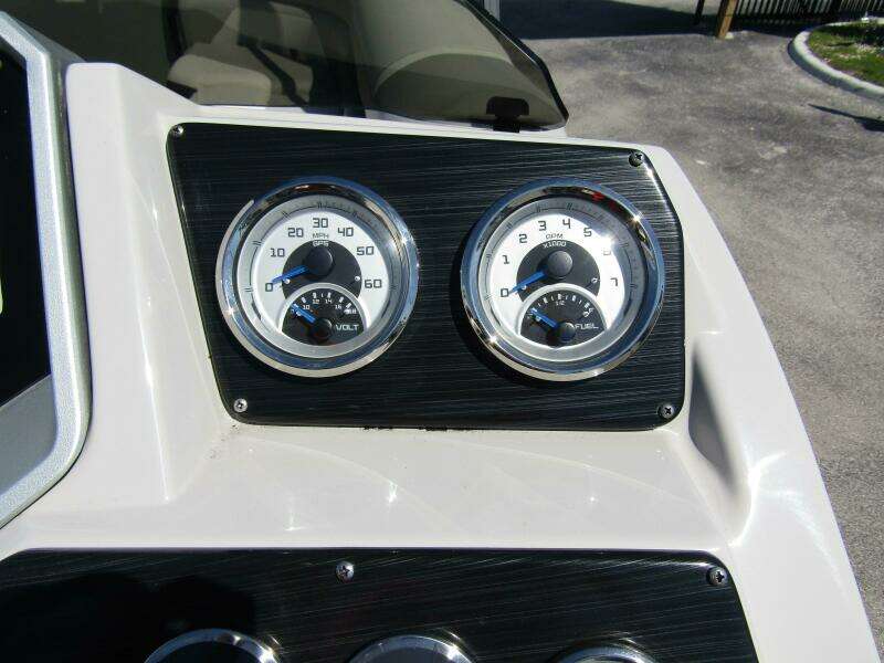 25ft SunChaser Yacht For Sale