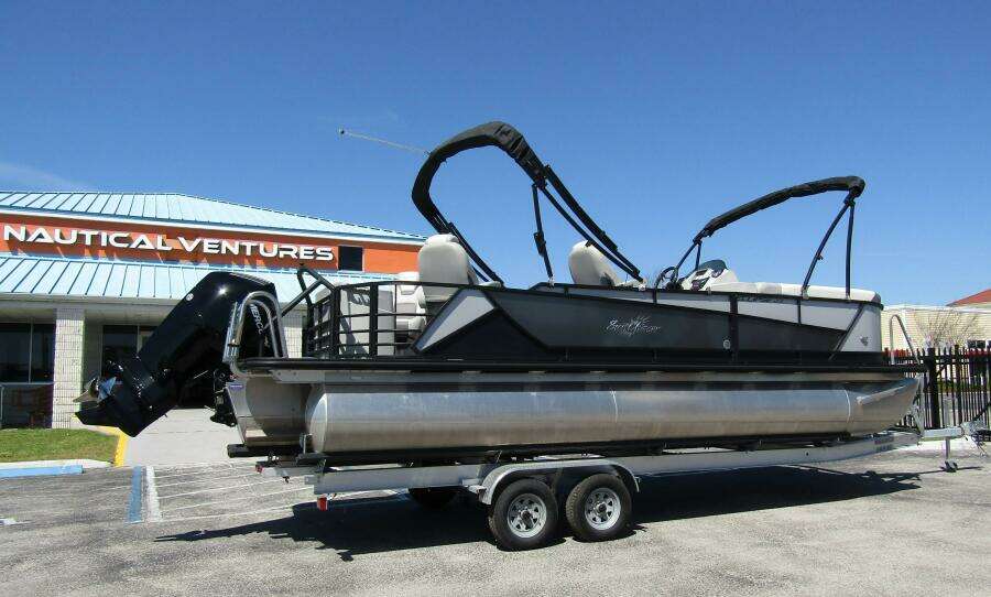 25ft SunChaser Yacht For Sale