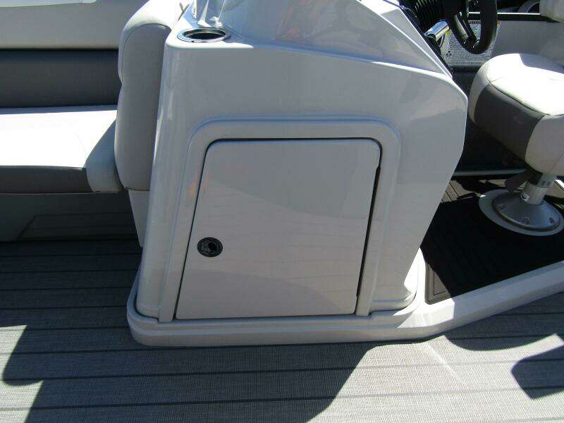 25ft SunChaser Yacht For Sale