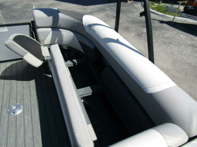 25ft SunChaser Yacht For Sale