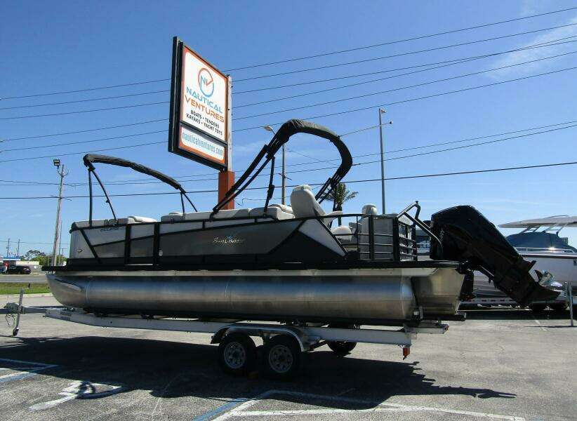 25ft SunChaser Yacht For Sale