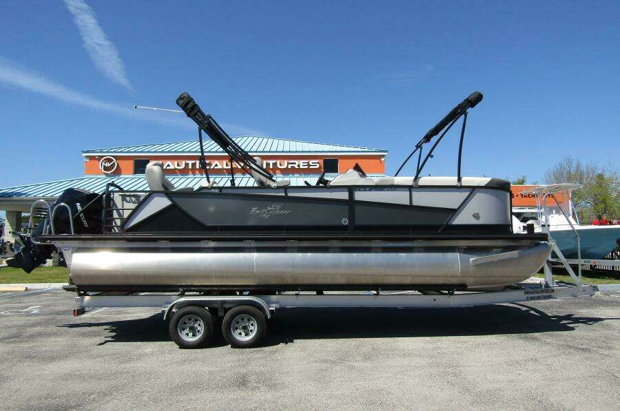 25ft SunChaser Yacht For Sale
