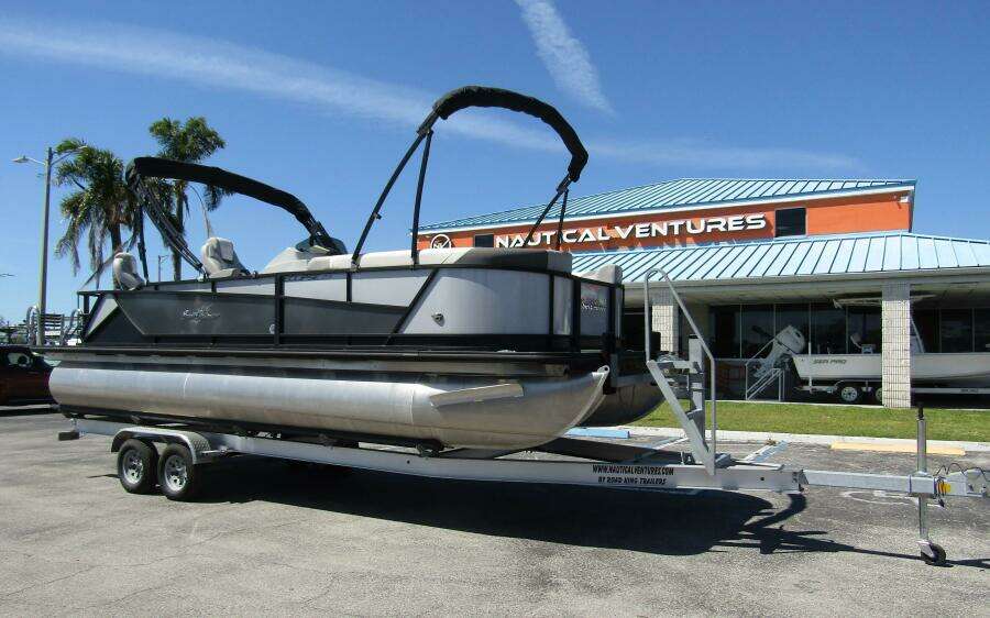 25ft SunChaser Yacht For Sale