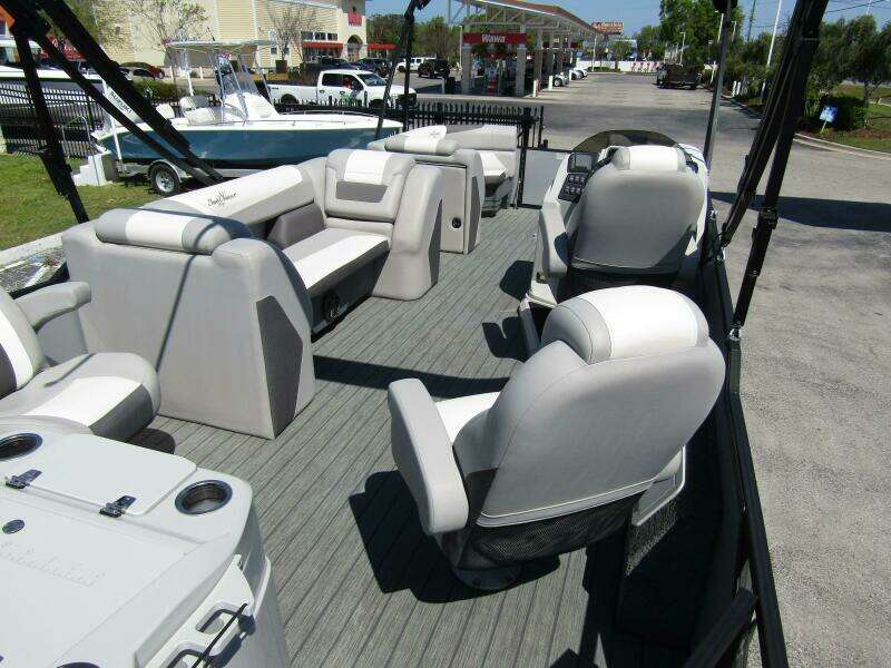 25ft SunChaser Yacht For Sale