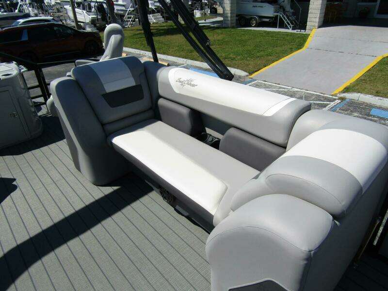25ft SunChaser Yacht For Sale