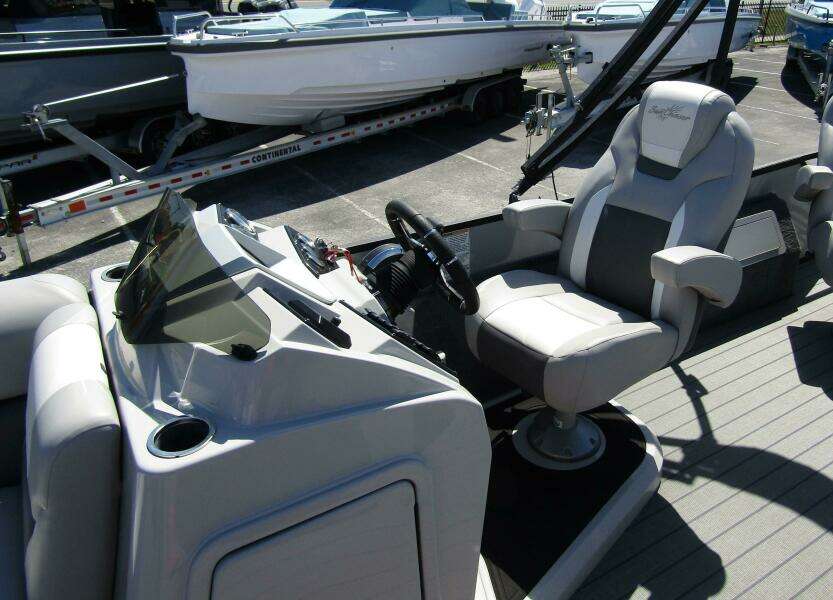 25ft SunChaser Yacht For Sale