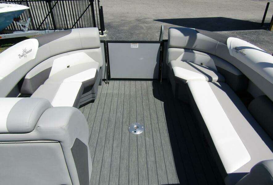 25ft SunChaser Yacht For Sale