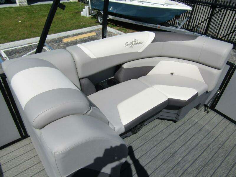 25ft SunChaser Yacht For Sale