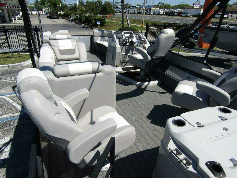 25ft SunChaser Yacht For Sale
