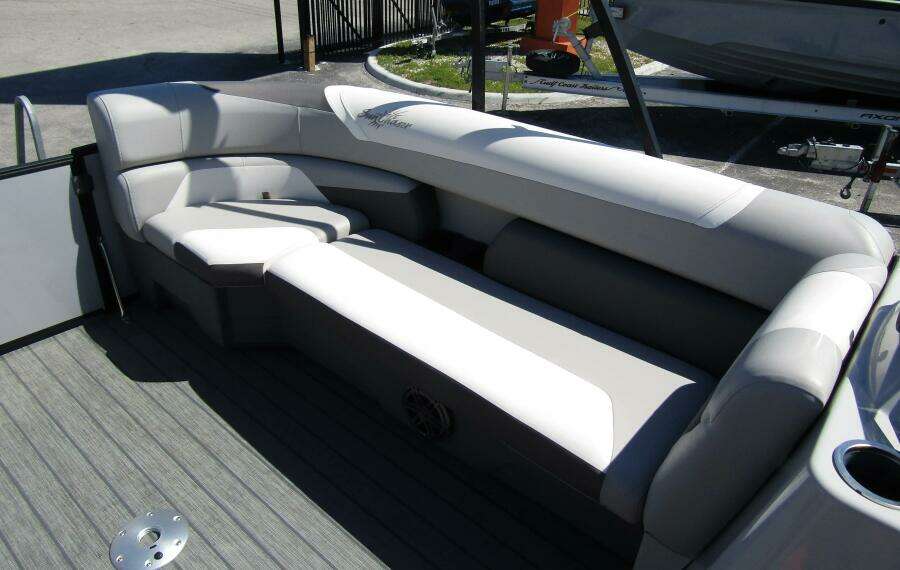 25ft SunChaser Yacht For Sale