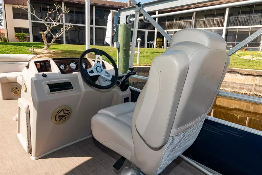 21ft Bennington Yacht For Sale