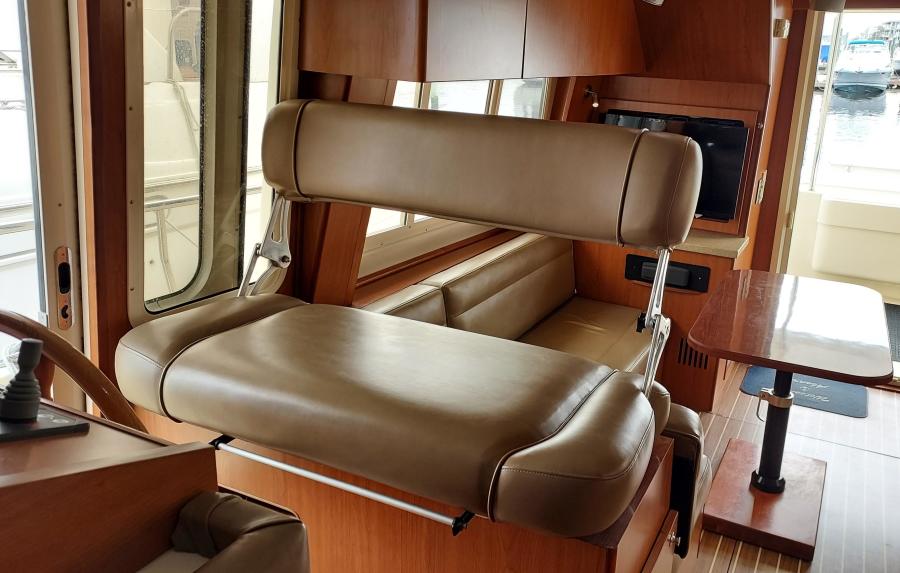 2008 Mainship 400 Expedition