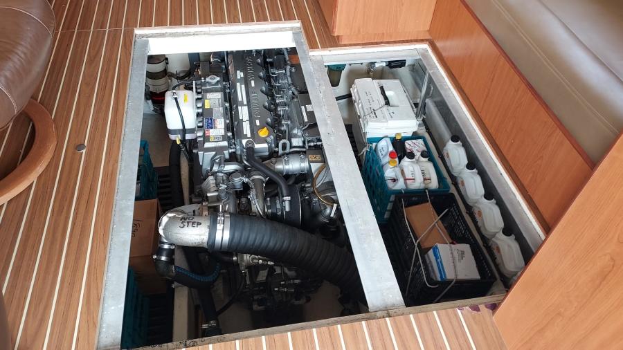 2008 Mainship 400 Expedition