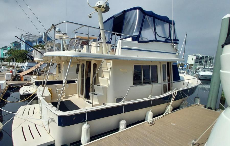 2008 Mainship 400 Expedition