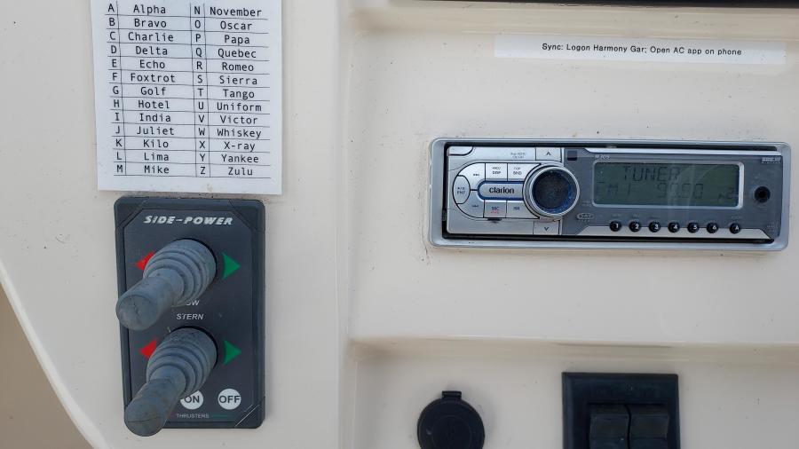 2008 Mainship 400 Expedition