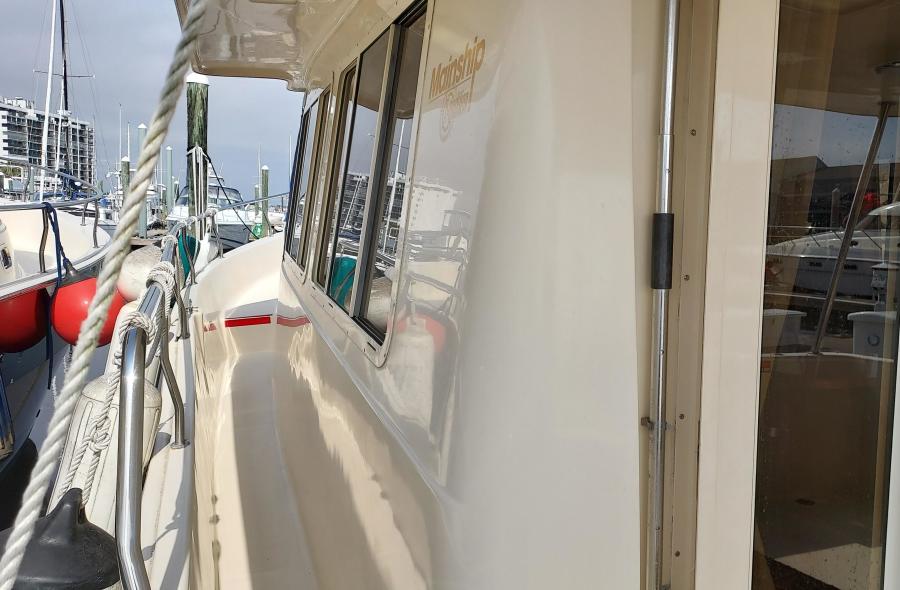 2008 Mainship 400 Expedition
