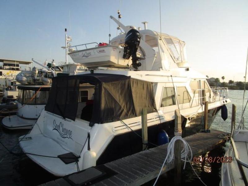 48' Navigator starboard aft profile