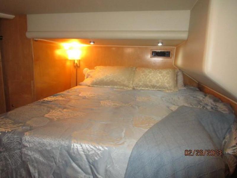 48' Navigator master stateroom starboard