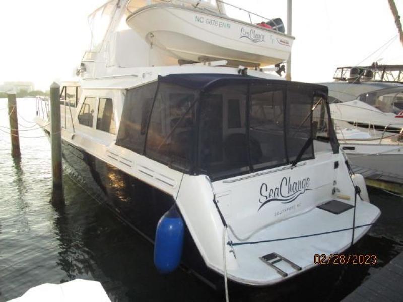 48' Navigator port aft profile