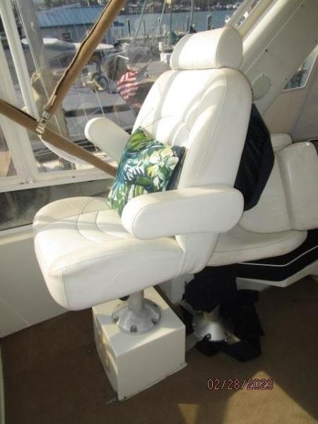 48' Navigator flybridge mate seat