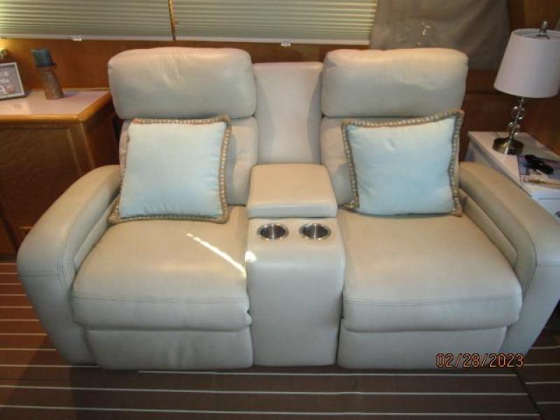 48' Navigator salon starboard seating