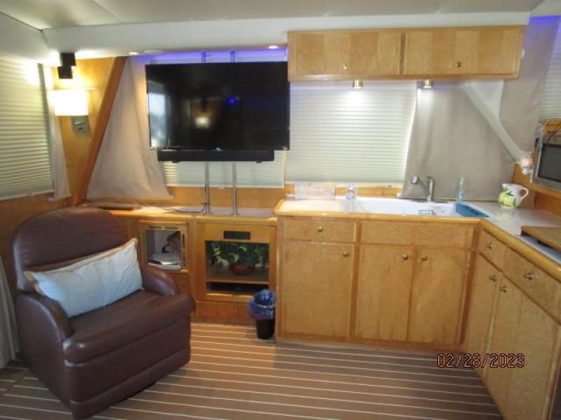 48' Navigator salon port