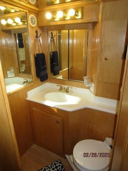 48' Navigator guest stateroom head