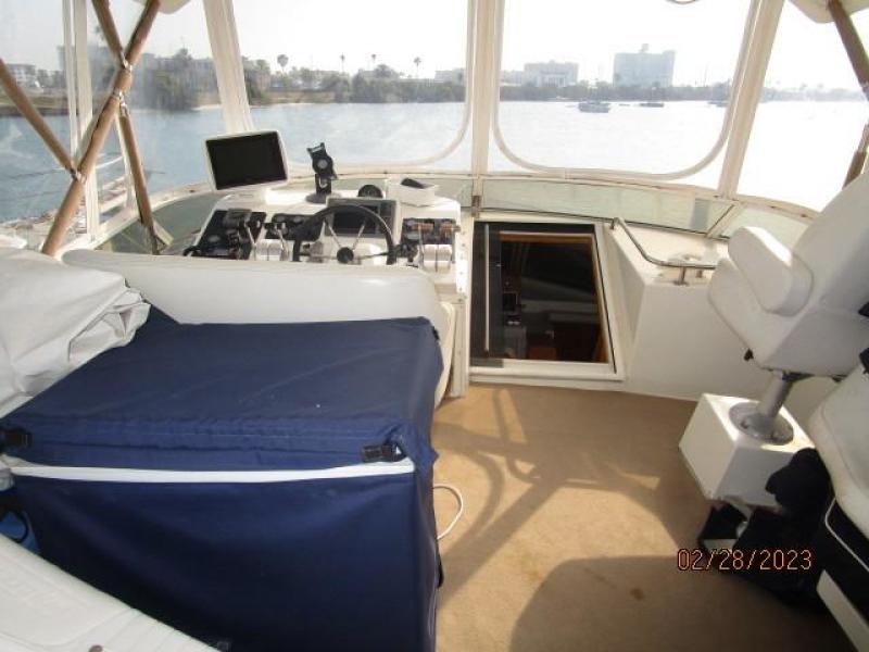 48' Navigator flybridge forward
