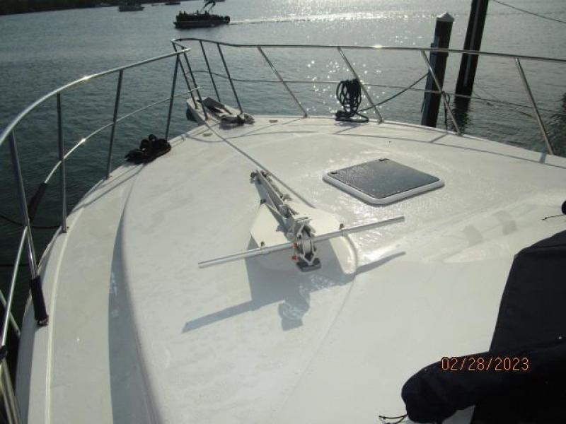 48' Navigator foredeck1